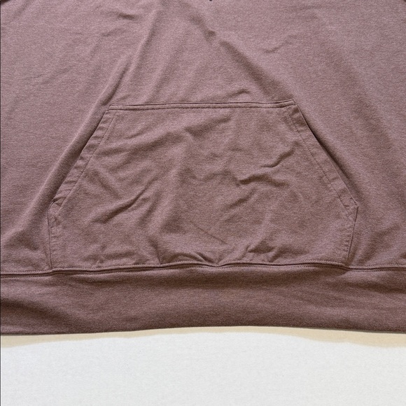 Vuori Women's Halo Oversized Hoodie
Style VW279 - Picture 5 of 8